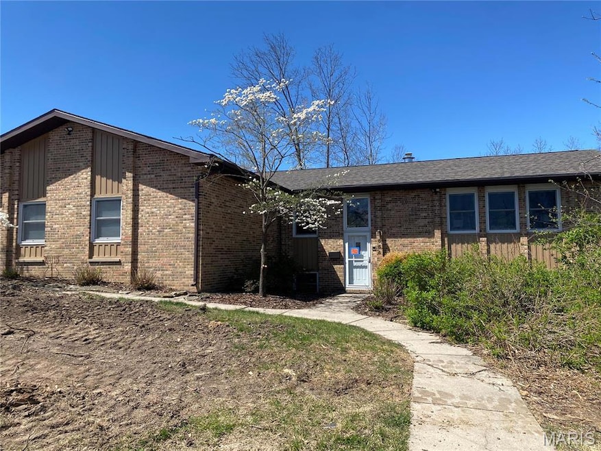 654 Holmes Ln, Rolla, MO 65401 - photo 1