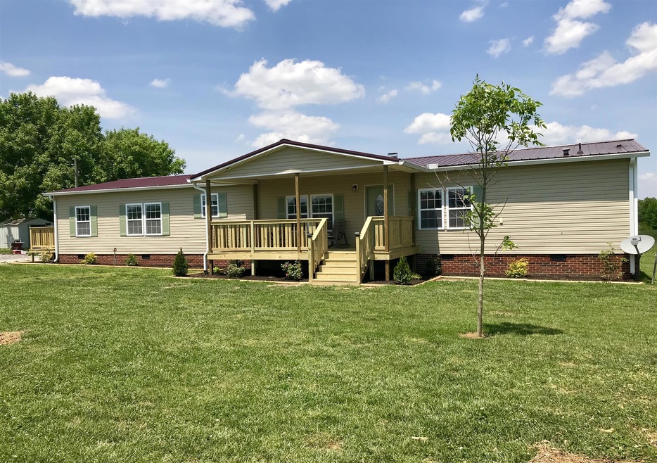 Newly renovated 3 BR/3 bath home w/0.86 acres in Beechgrove! Convenient to I-24 & Murfreesboro!