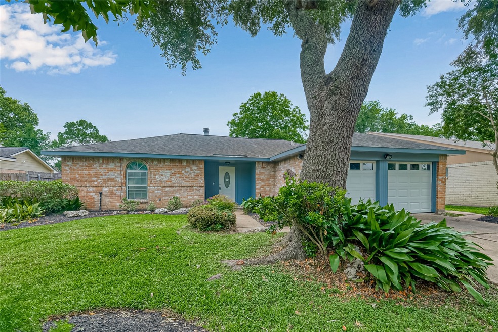 16118 Tibet Rd, Friendswood, TX 77546 - photo 1
