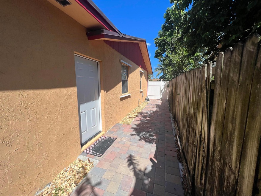 2861 NE 5th Ct, Boynton Beach, FL 33435 - photo 1