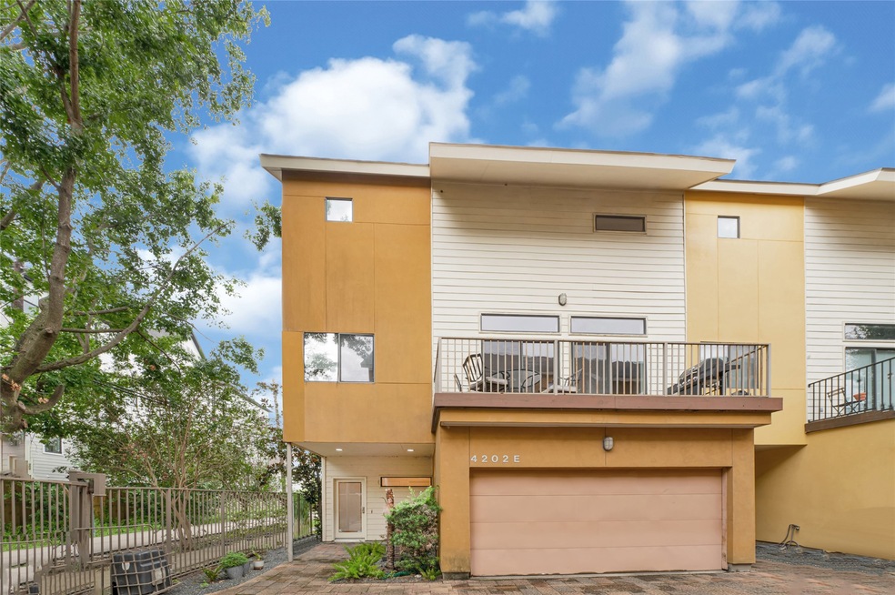 4202 Spencer St unit E, Houston, TX 77007 - photo 1