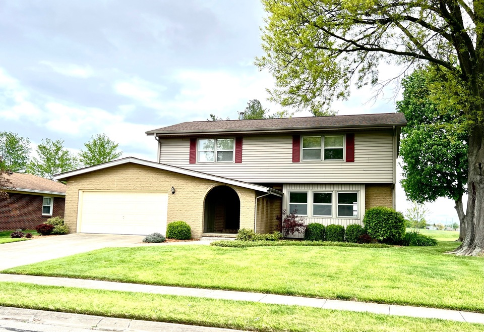 4740 Woodcrest Dr, Columbus, IN 47203 - photo 1