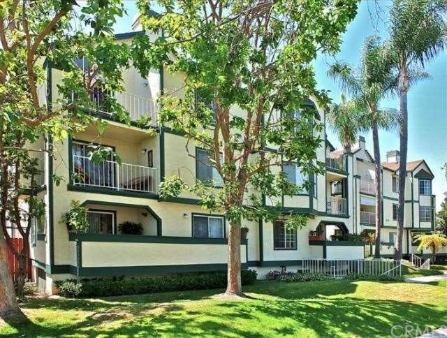 View of the front of the Ocean Palms condo complex