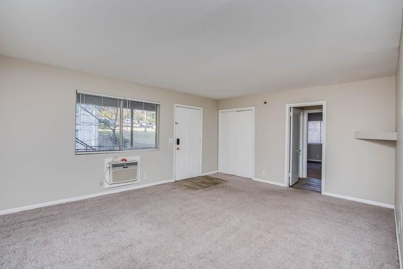 412 Deery St, Shelbyville, TN 37160 - photo 1