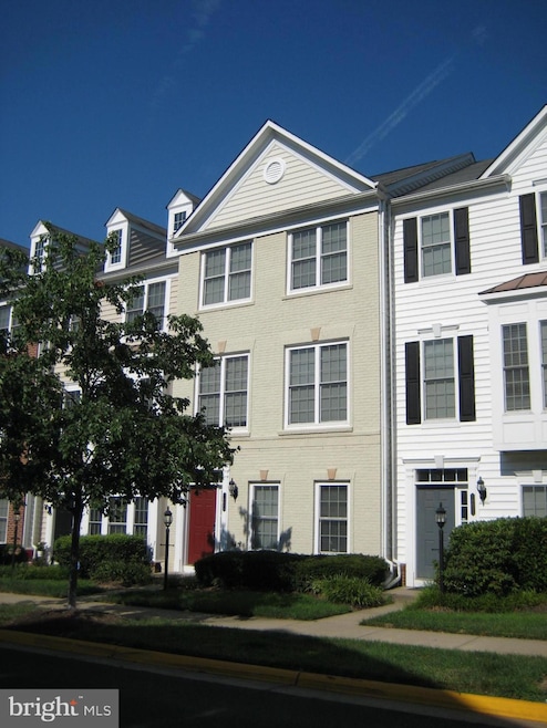 14634 Crossfield Way unit 212A, Woodbridge, VA 22191 - photo 1