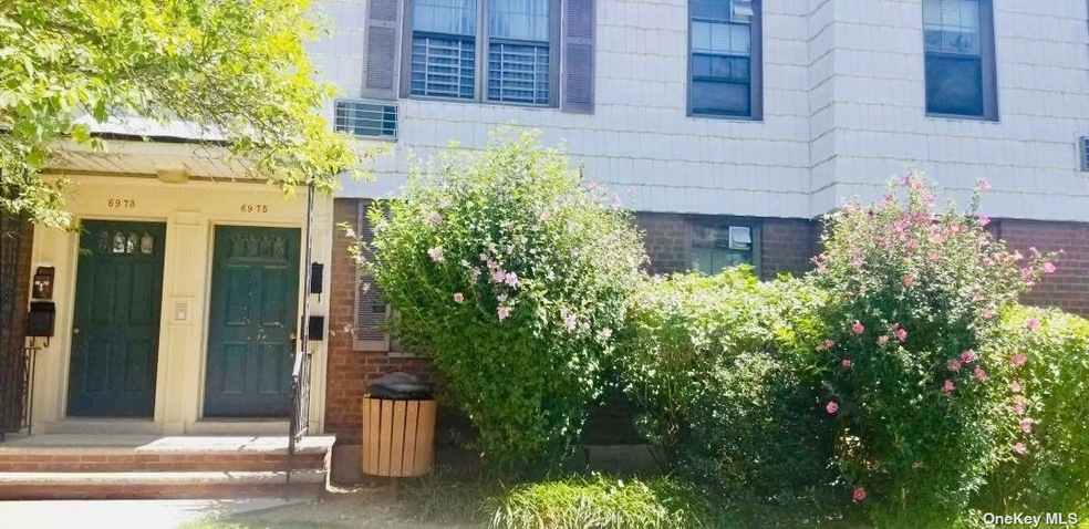 6975 Park Dr E unit B, Flushing, NY 11367 - photo 1