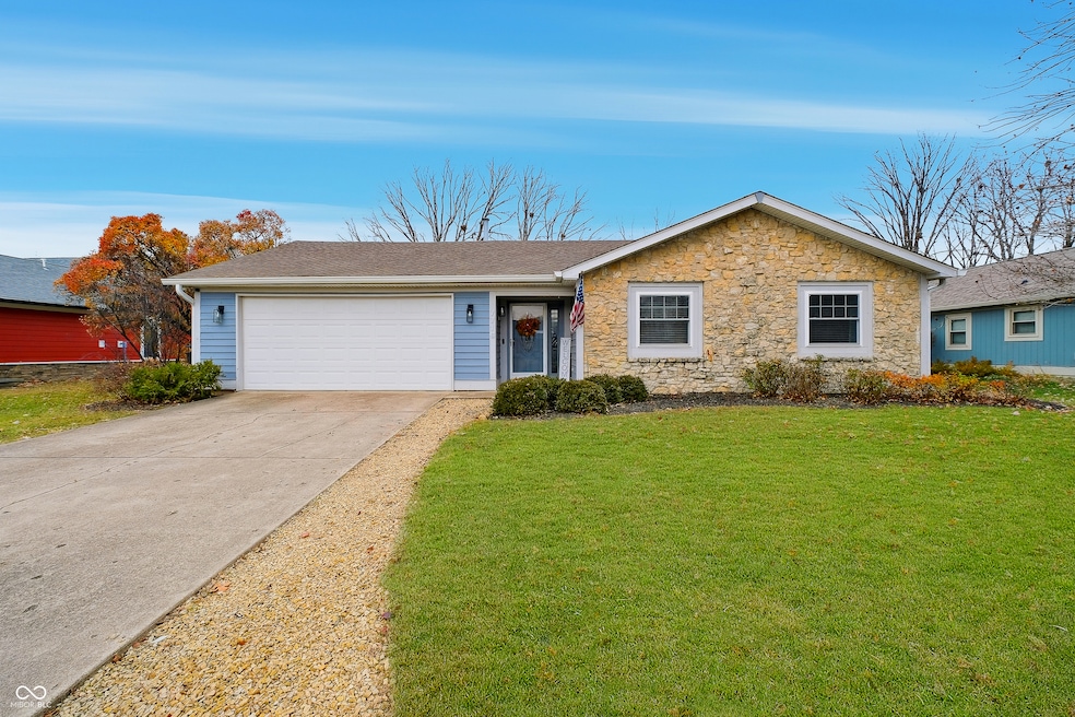 7716 Tanager Ln, Indianapolis, IN 46256 - photo 1