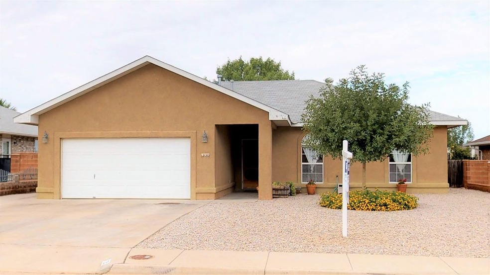 835 San Juan Dr, Alamogordo, NM 88310 - photo 1