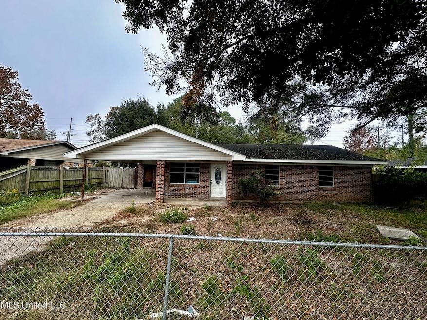 3307 Middle Ave, Pascagoula, MS 39581 - photo 1