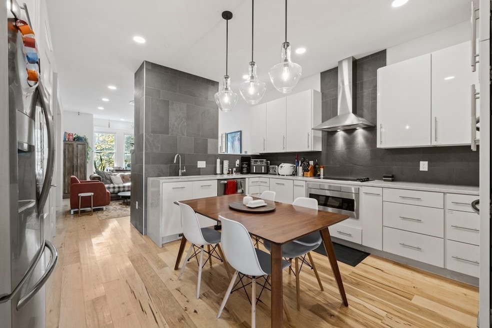 588 E 7th St, Boston, MA 02127 - photo 1