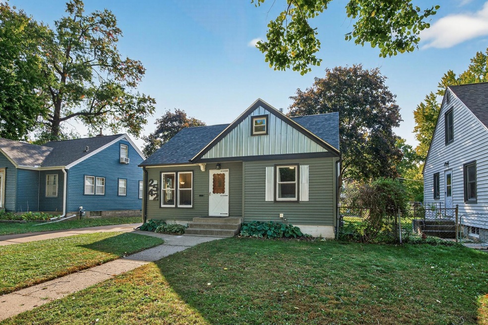 2542 4th Ave E, Saint Paul, MN 55109 - photo 1
