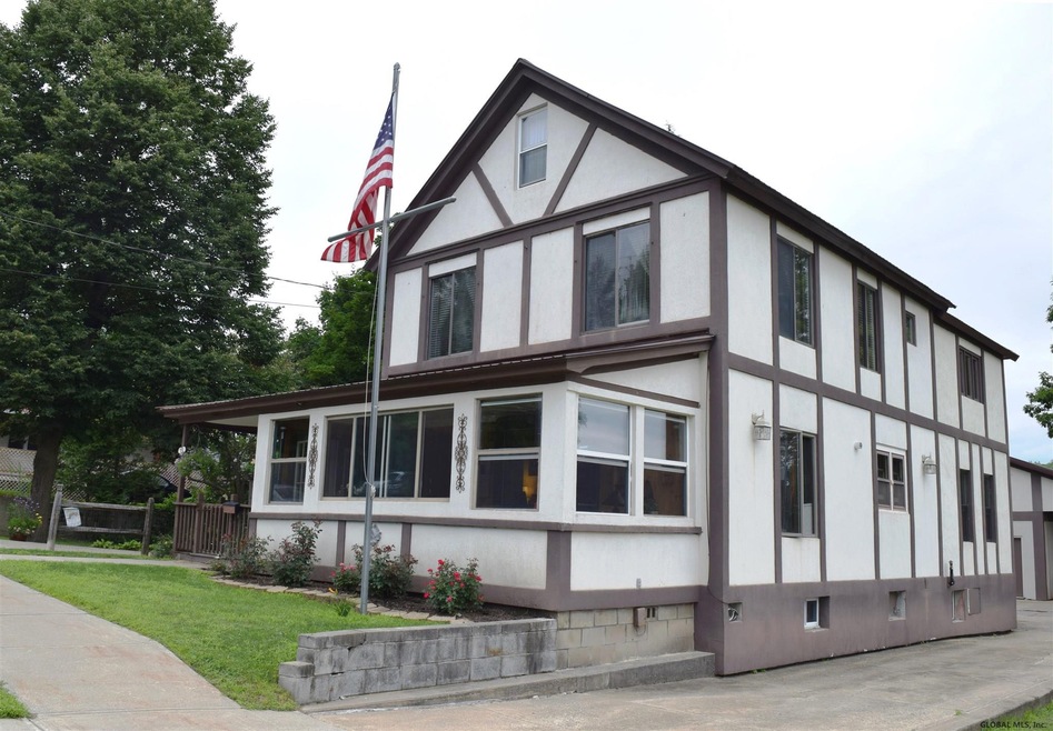 33 Pine St, Corinth, NY 12822 - photo 1