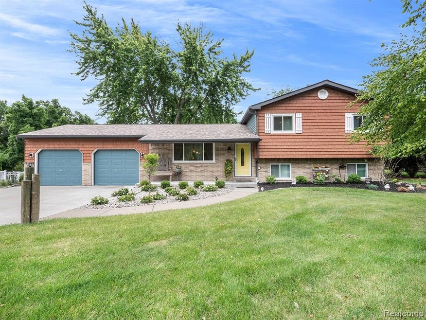 Stunning landscape recently remodeled from top to 