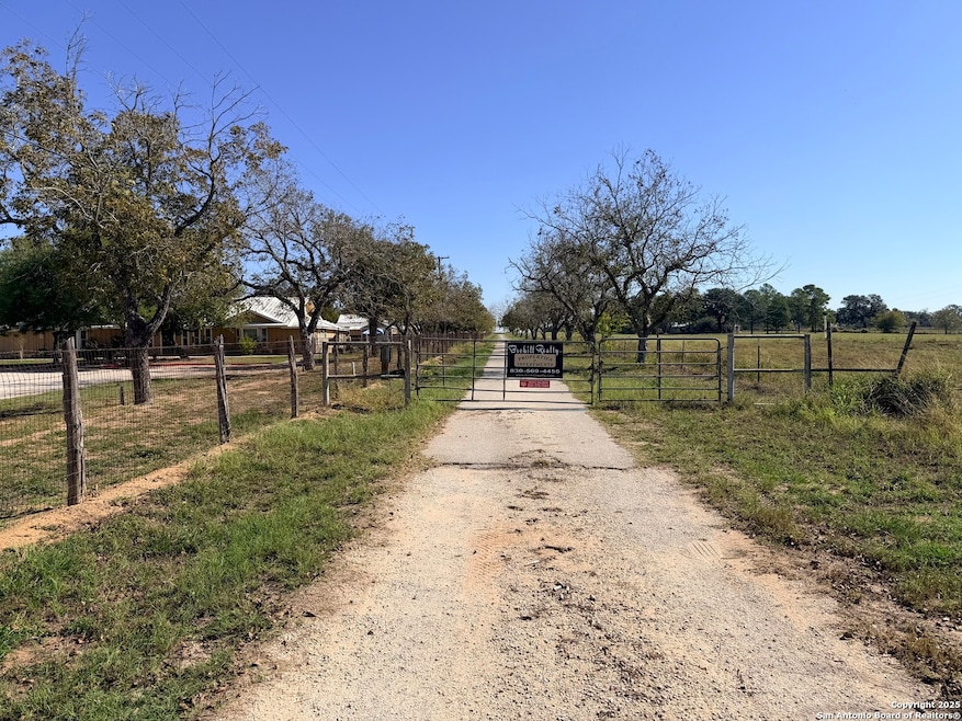 2880 2nd St, Pleasanton, TX 78064 - photo 1