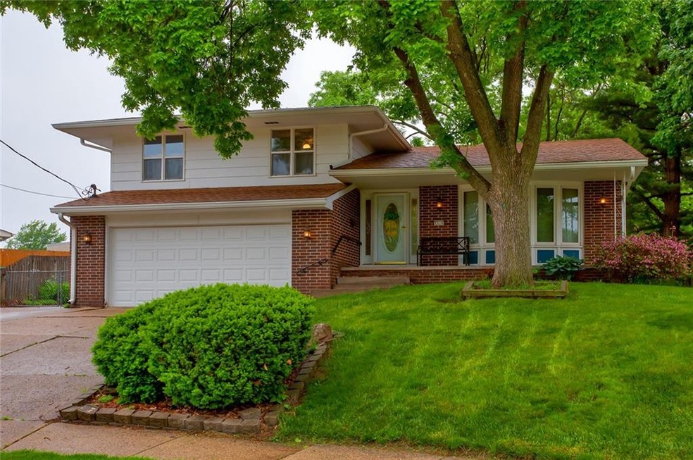 2510 54th St, Des Moines, IA 50310 - photo 1