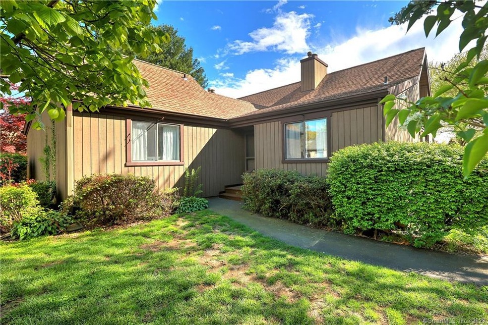 484 Commanche Ln unit A, Stratford, CT 06614 - photo 1