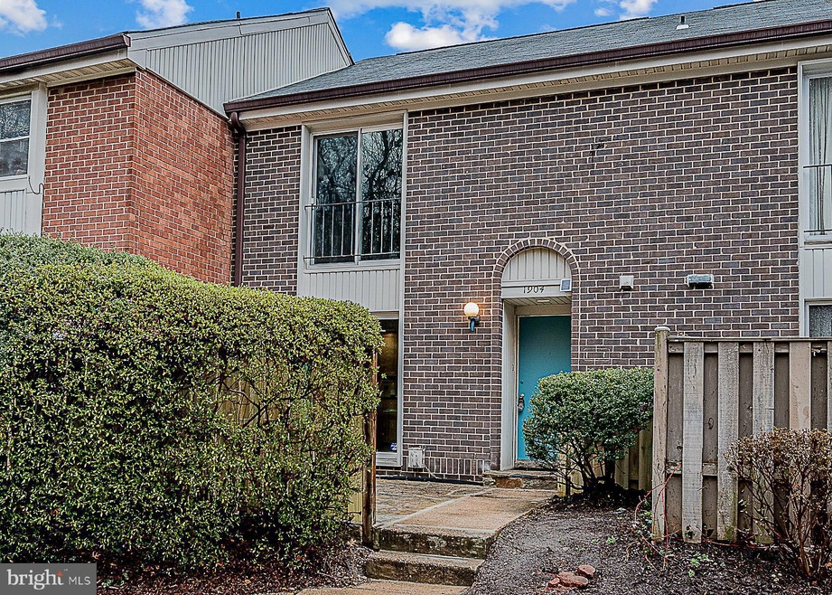 1904 Greenhaven Dr, Baltimore, MD 21209 - photo 1