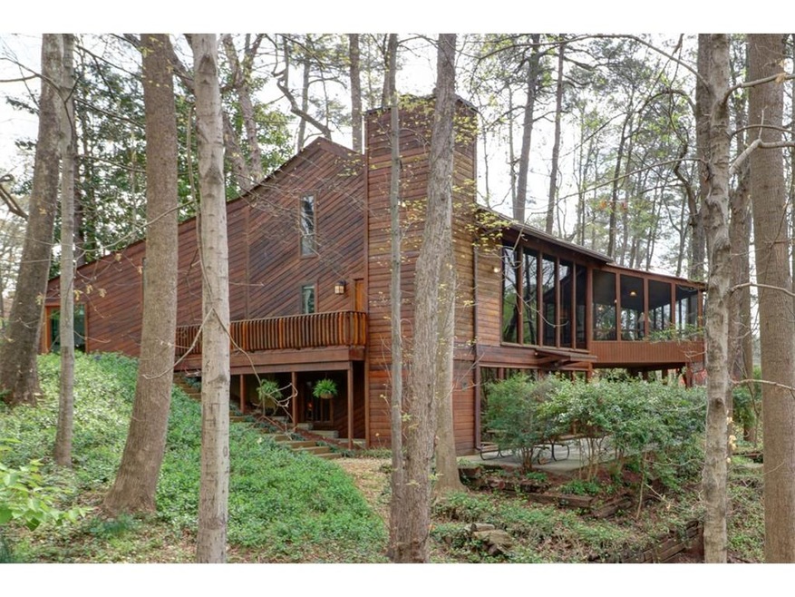 Serene retreat in the heart of the sought after Si