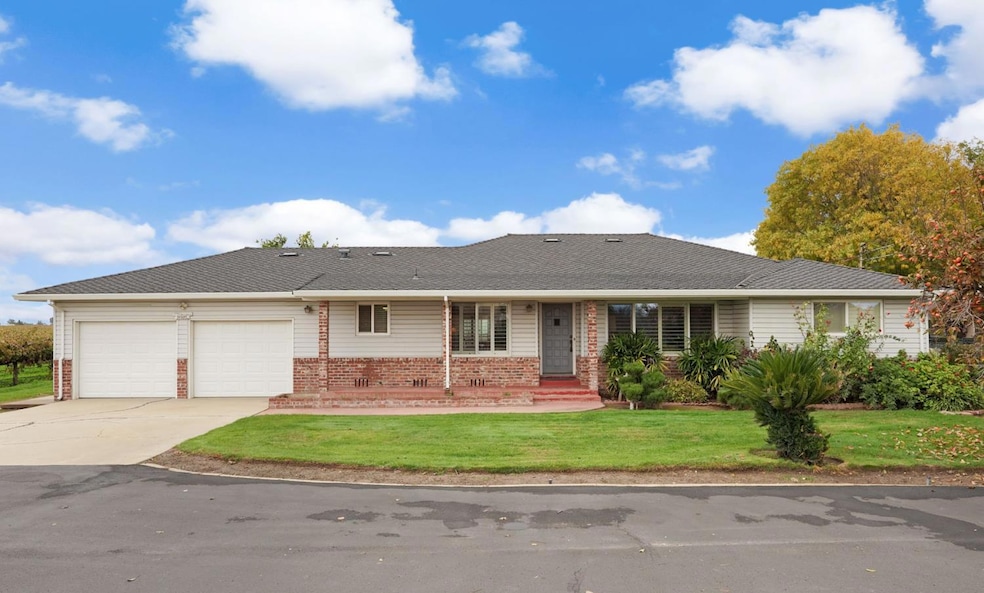 14235 N Vintage Rd, Lodi, CA 95240 - photo 1