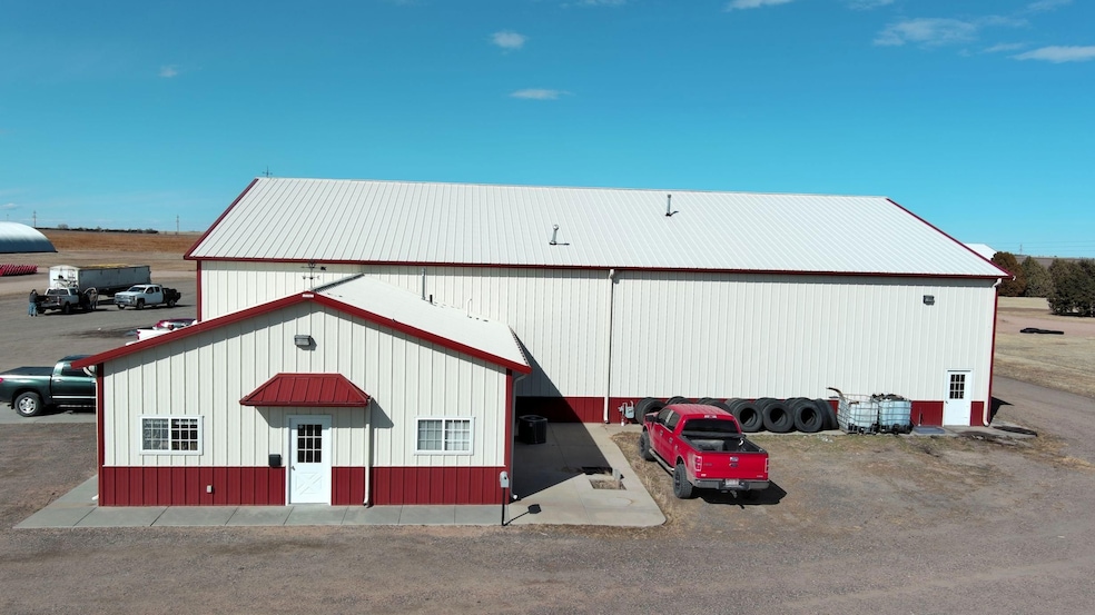 315 N Sunflower Dr, Holyoke, CO 80734 - photo 1