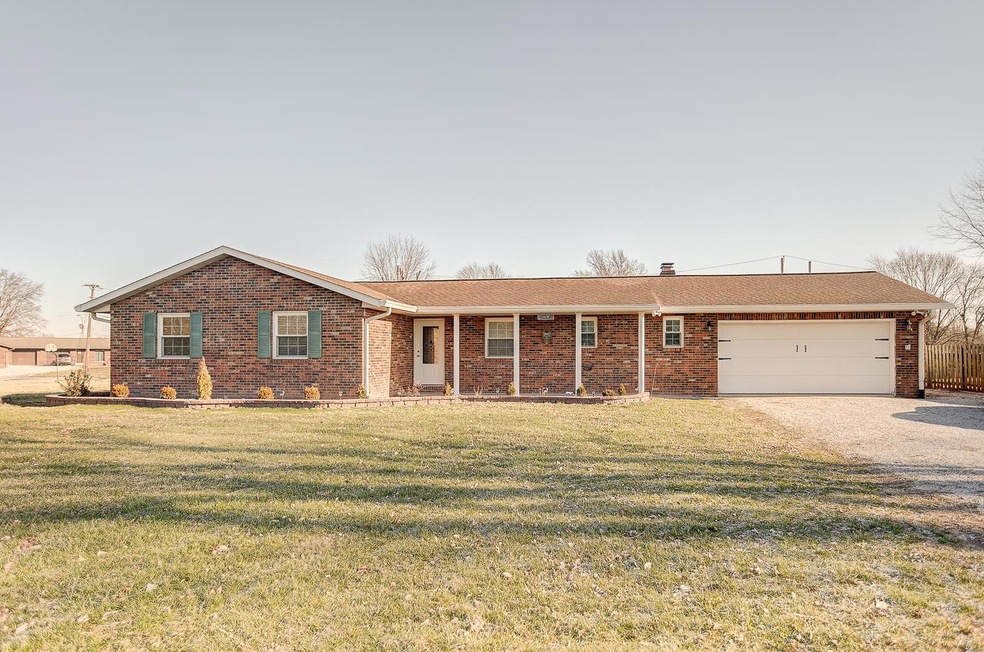 631 Urbanna Dr, Freeburg, IL 62243 - photo 1