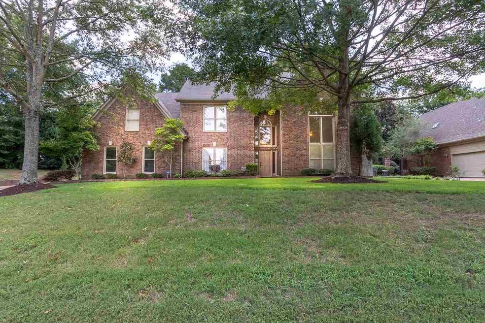 Welcome home to 17 Summer Grove Road!!