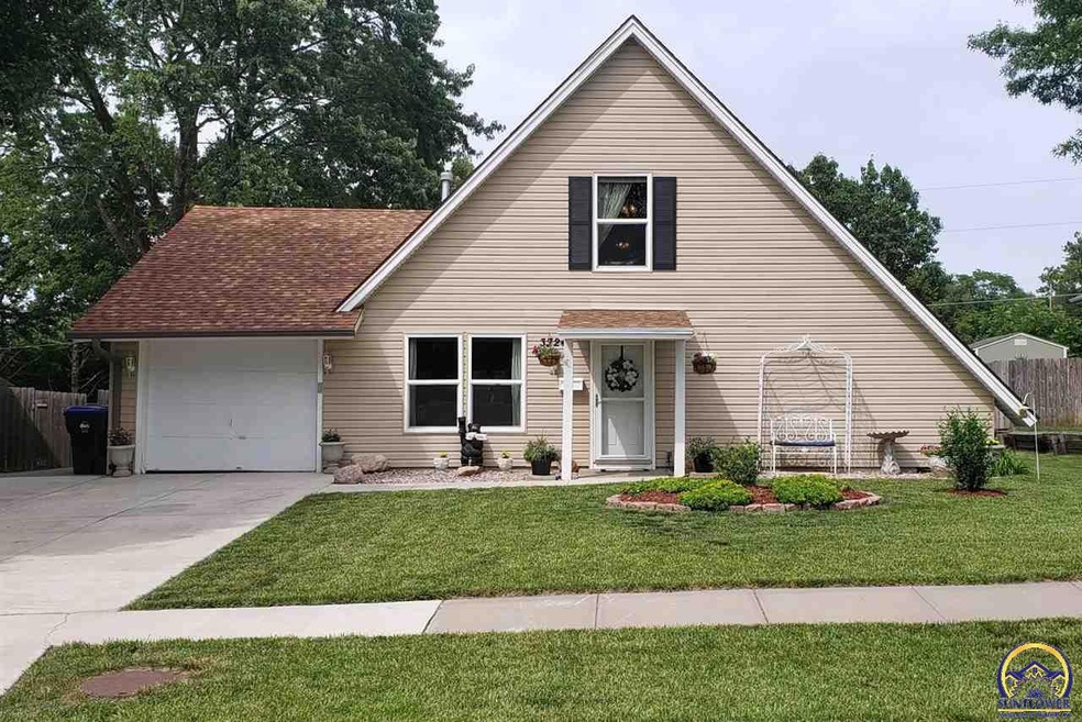 3724 SW 34th St, Topeka, KS 66614 - photo 1