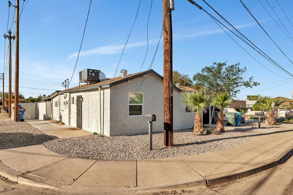 1229 E Mountain View Rd-large-003-001-12