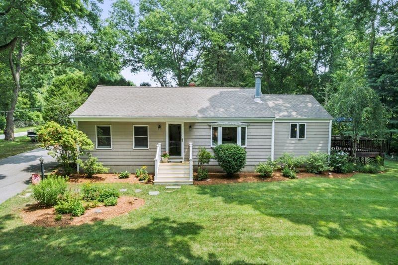 106 Touisset Rd, Warren, RI 02885 - photo 1