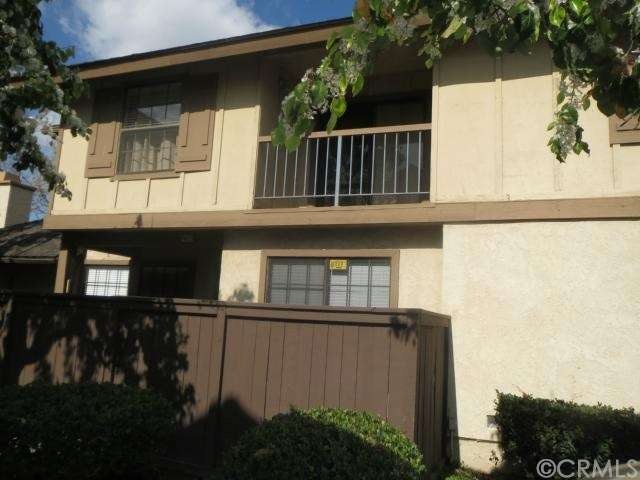 Two Stories Townhome with Private Patio and Balcon