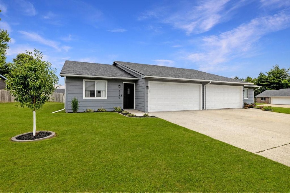 1630 & 1632 W 8th St S, Newton, IA 50208 - photo 1