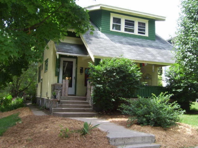 39 Benjamin Front View 2