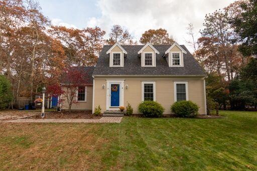 10 Edgewater Front of House