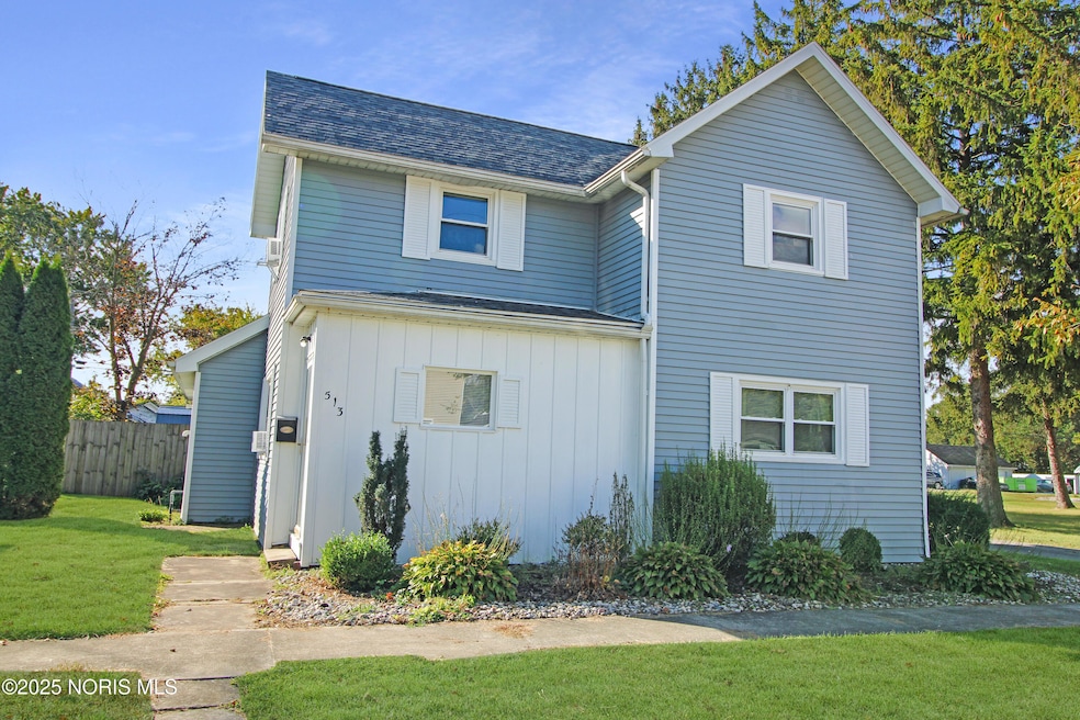 513 W Stevenson St, Gibsonburg, OH 43431 - photo 1