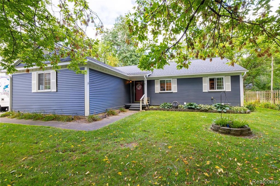 Ranch-style house with a shingled roof