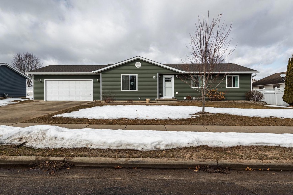 809 Starlite Dr, Holmen, WI 54636 - photo 1