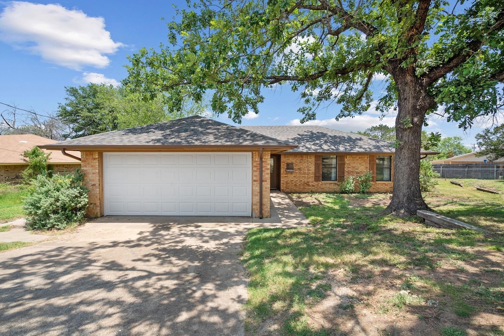 600 Heritage Trail, Granbury, TX 76048 - photo 1