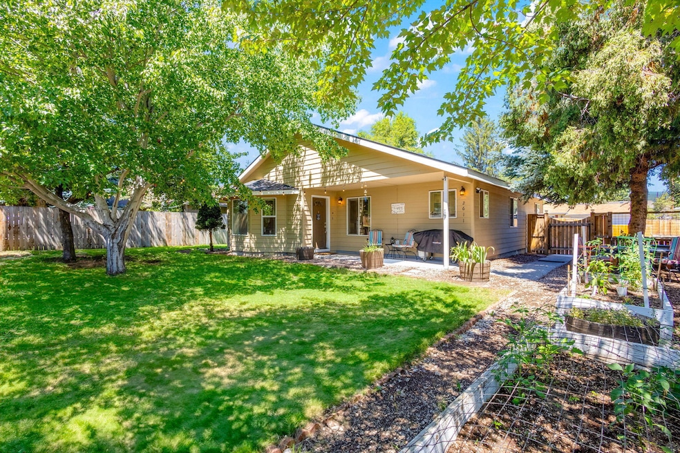 2611 SW Salmon Ave.