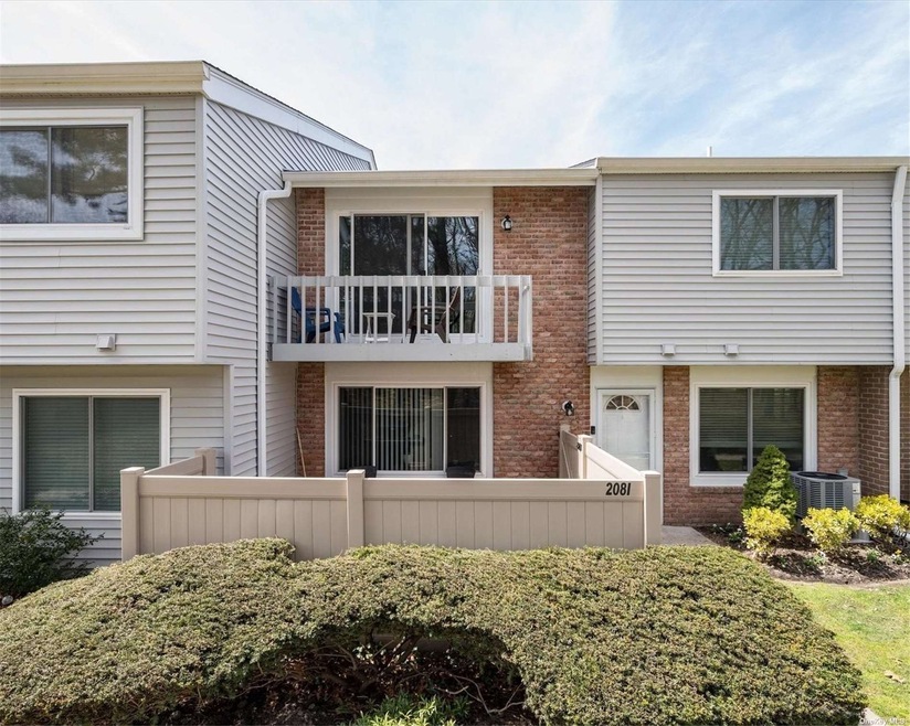 208 Springmeadow Dr unit I, Holbrook, NY 11741 - photo 1