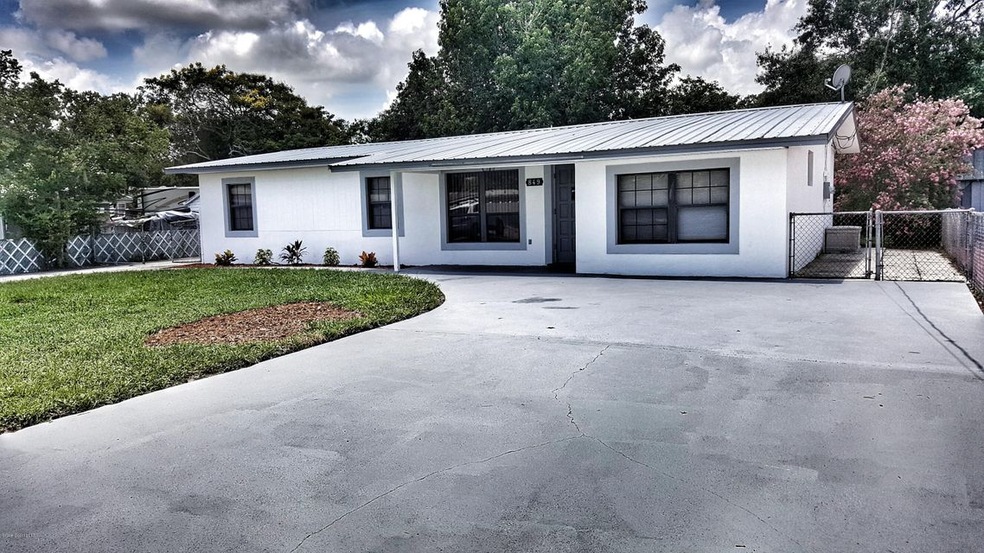 Front of 849 Canal Dr