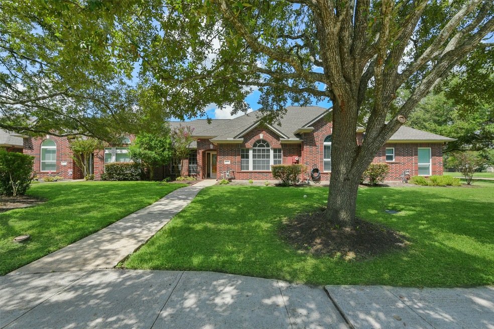 206 Clearview Ave unit C, Friendswood, TX 77546 - photo 1
