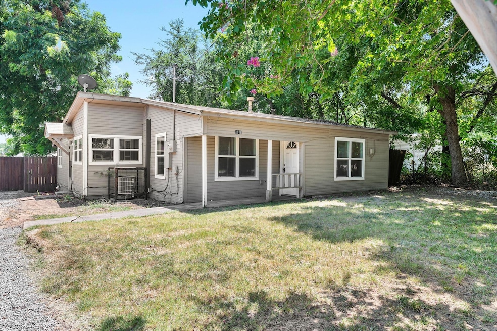 1018 Dubois St, Denison, TX 75020 - photo 1