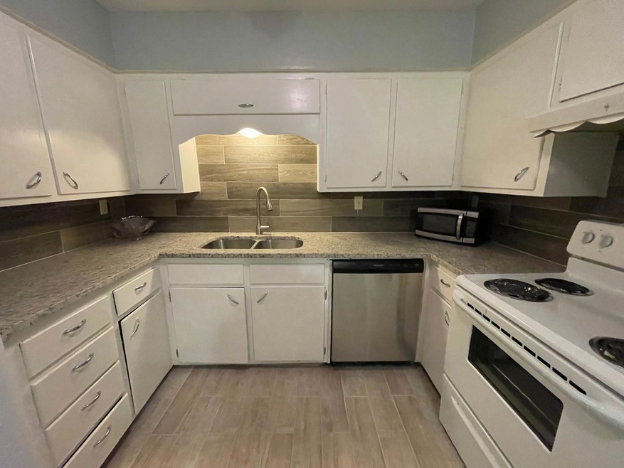 2108 N Travis St unit 2110, Sherman, TX 75092 - photo 1