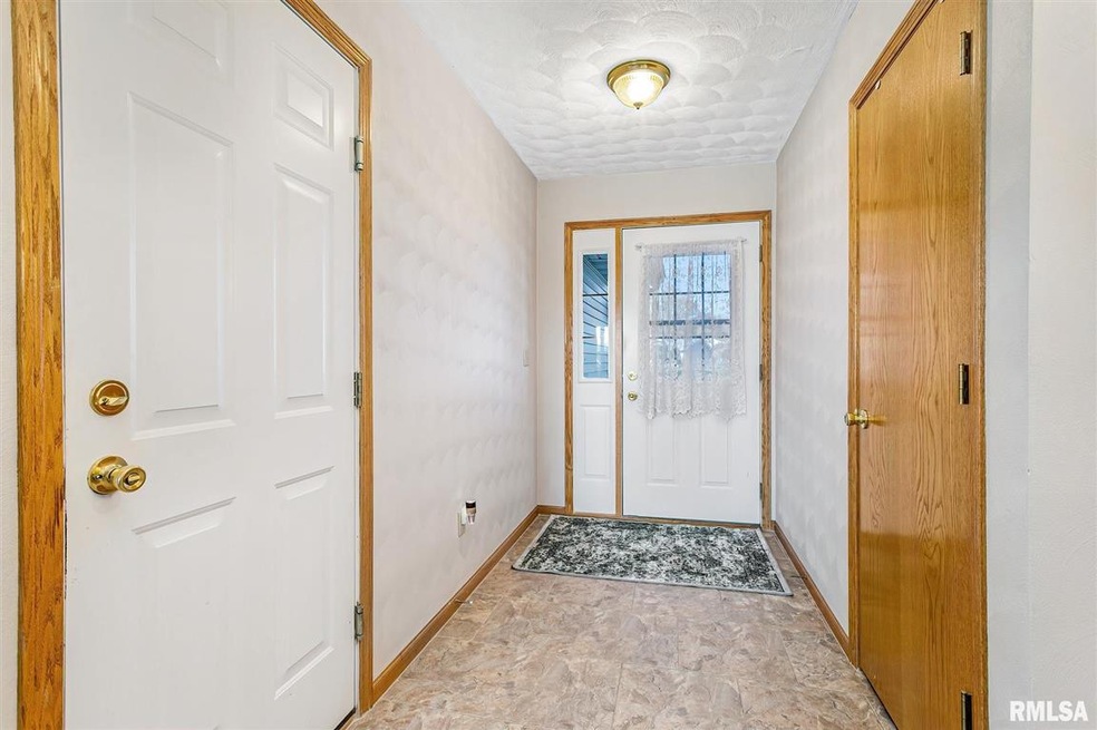 2735 Linwood Ct, Davenport, IA 52806 - photo 1