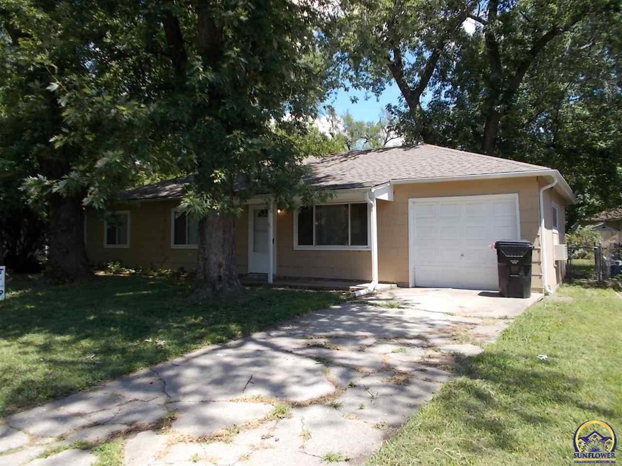 3582 SW Mayo Ave unit 3477 SW Mayo Ave, Topeka, KS 66611 - photo 1