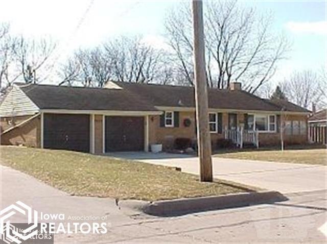 2809 S 2nd Ave E, Newton, IA 50208 - photo 1