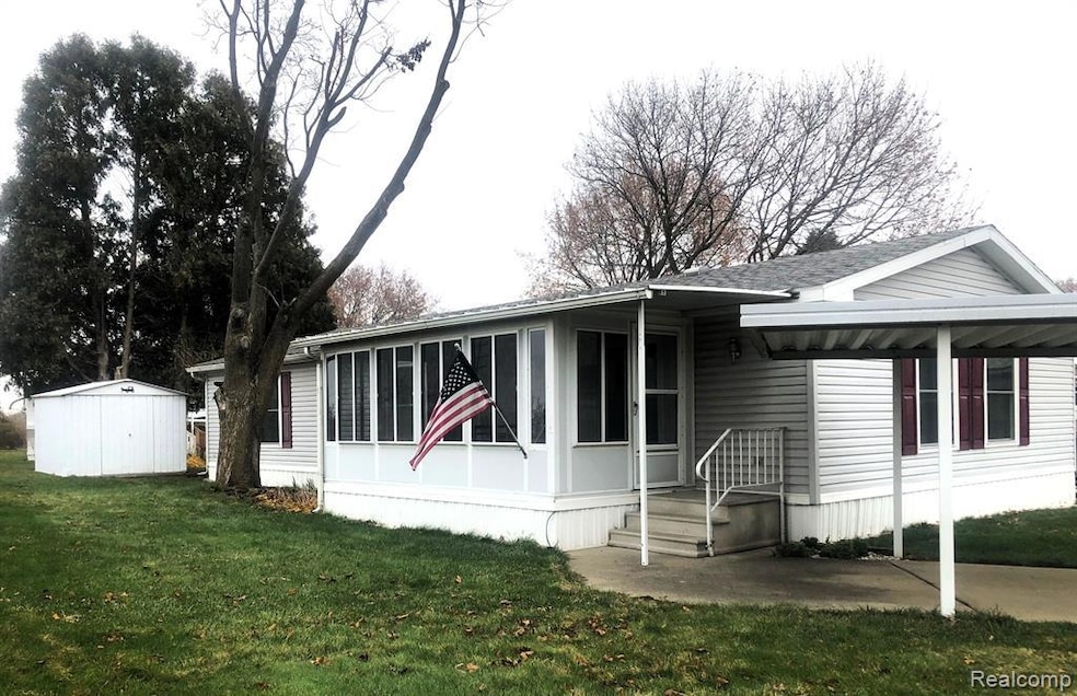 614 Spruce Ct, Jonesville, MI 49250 - photo 1