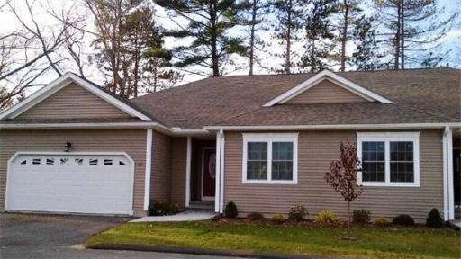 19 Maple Crest Cir, Holyoke, MA 01040 - photo 1