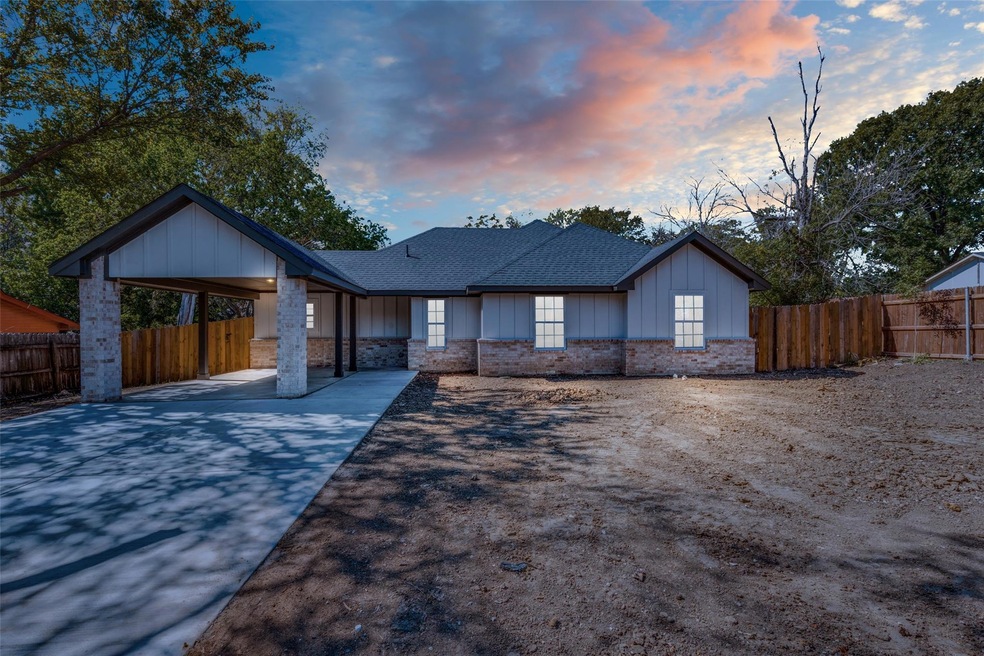 1301 N Sherman St, Ennis, TX 75119 - photo 1