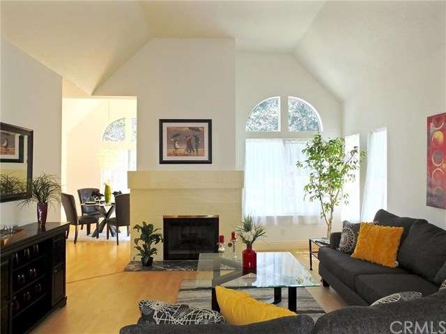 Beautiful open floor plan, living and dining room 